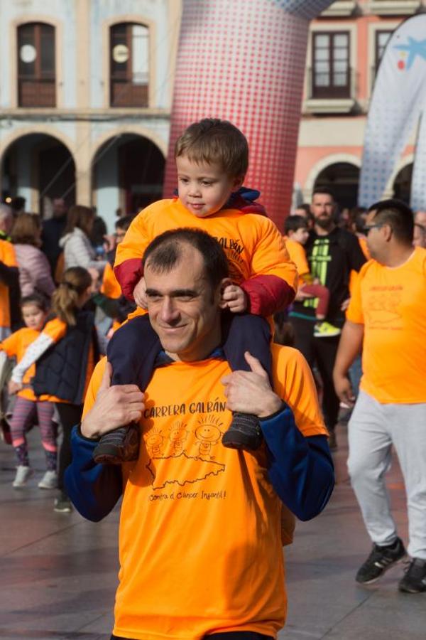 En Avilés, cientos de personas de todas las edades se han sumado a la carrera contra el cáncer de la Asociación Galbán.