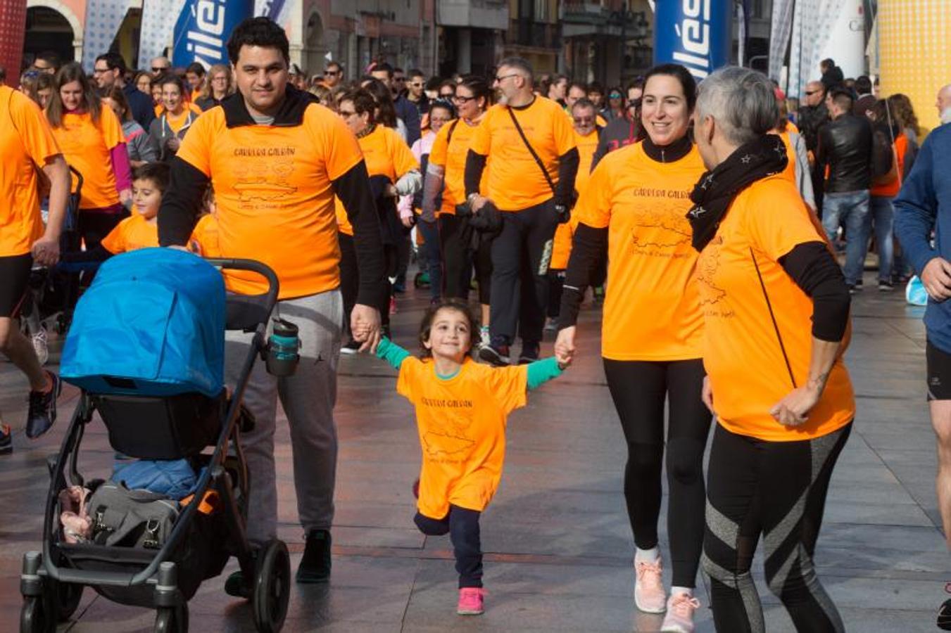 En Avilés, cientos de personas de todas las edades se han sumado a la carrera contra el cáncer de la Asociación Galbán. 