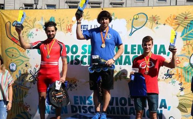 El deportista, en el podio del Trofeo Ciudad de Oviedo. 