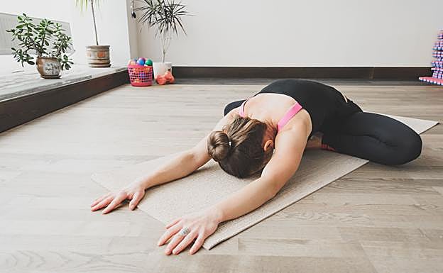 El yoga es una gran práctica deportiva. 