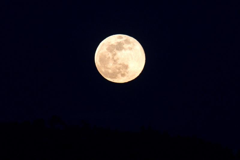 La luna llena vista desde Galicia.