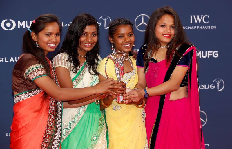 Los Laureus World Sports Awards, más conocidos como los premios Oscar del deporte, han celebrado su tradicional ceremonia. El glamour se ha impuesto sobre una alfombra roja en la que las zapatillas han sido más habituales que los tradicionales zapatos entre los invitados e invitadas.