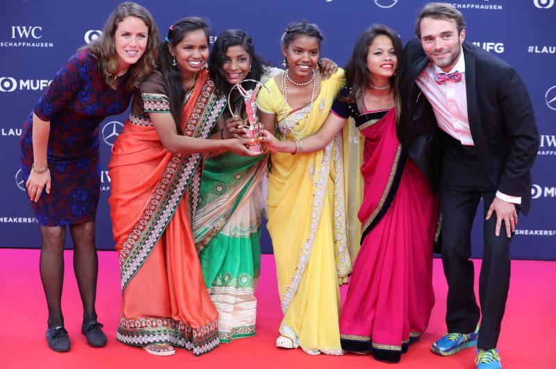 Los Laureus World Sports Awards, más conocidos como los premios Oscar del deporte, han celebrado su tradicional ceremonia. El glamour se ha impuesto sobre una alfombra roja en la que las zapatillas han sido más habituales que los tradicionales zapatos entre los invitados e invitadas.