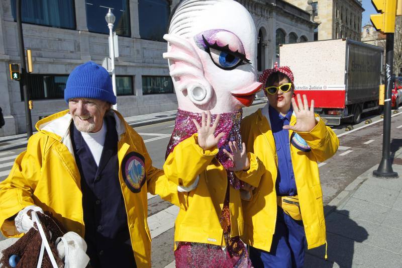 Este año estará acompañada de su chófer y de 'Rosiña', ambos brigadistas de la mar