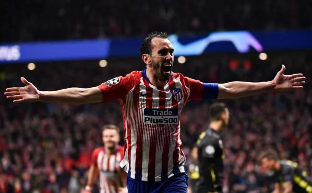 Diego Godín celebra su gol a la Juventus.