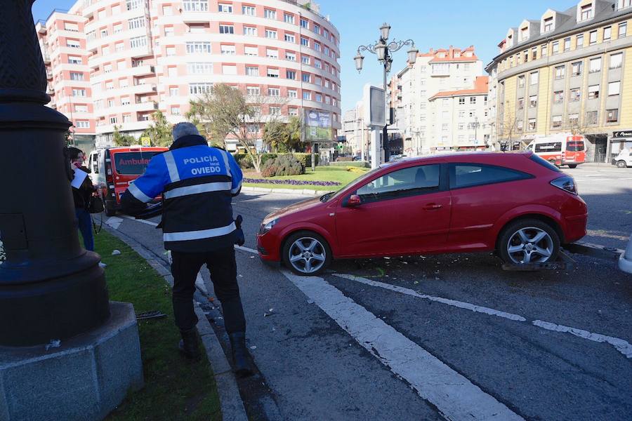 Hasta el lugar de los hechos se desplazaron la Policía Local y los sanitarios del HUCA