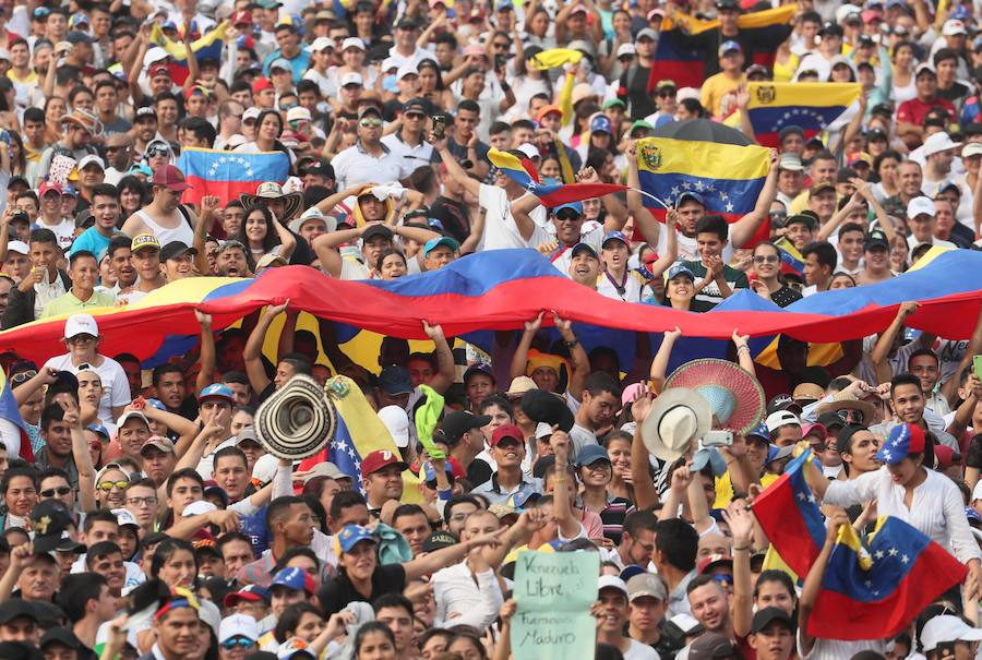 Miles de personas se reúnen en Cútcuta (Colombia), para el multitudinario concierto a favor del envío de ayuda humanitaria a Venezuela.