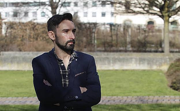 El cantautor Alfredo González, en Gijón. 