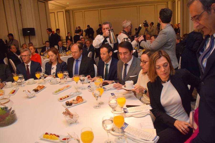 Representantes de la política, la empresa y la cultura de Asturias, Galicia y Castilla y León, con sus presidentes a la cabeza, han reclamado en Madrid, en un acto de Nueva Economía Fórum, la creación del Corredor Atlántico por «justicia y equilibrio» territorial