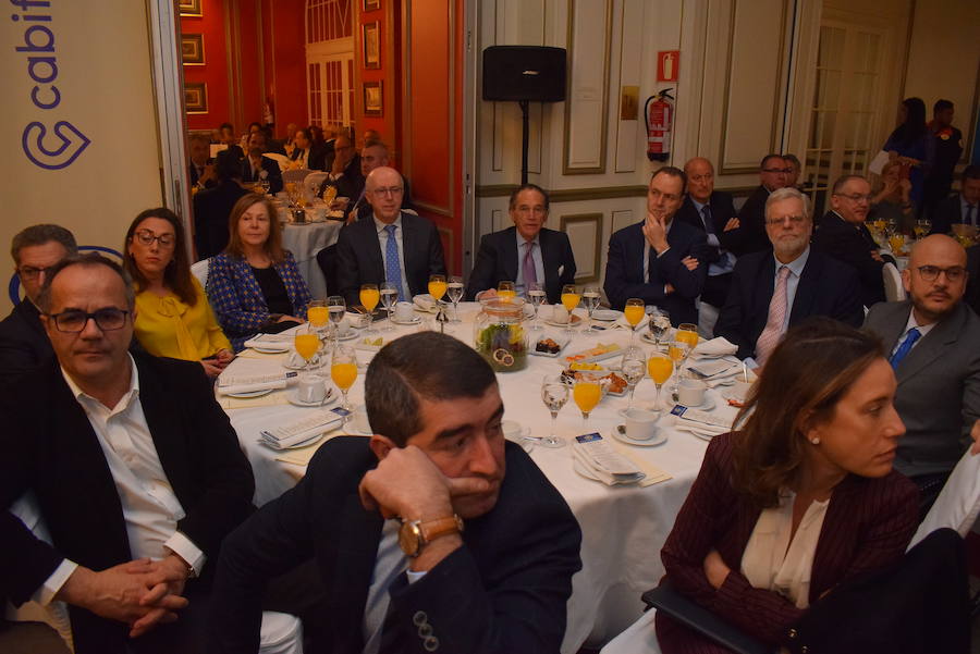 Representantes de la política, la empresa y la cultura de Asturias, Galicia y Castilla y León, con sus presidentes a la cabeza, han reclamado en Madrid, en un acto de Nueva Economía Fórum, la creación del Corredor Atlántico por «justicia y equilibrio» territorial