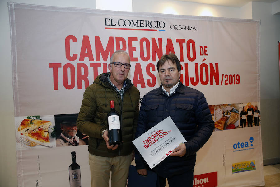 El concurso de tortilllas de EL COMERCIO ya tiene los ganadores de esta última edición. Café Ronaike se lleva el primer premio en la categoría de Tortilla tradicional' y cafetería Europa es el ganador de la 'Tortilla con'