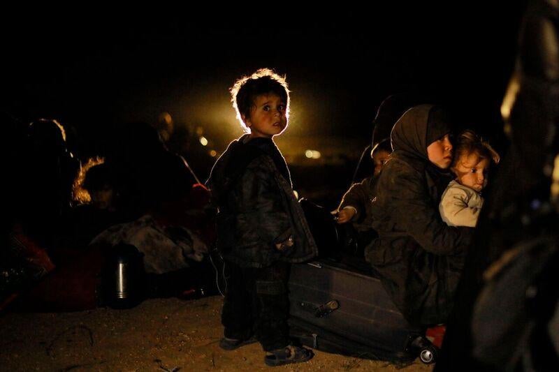 La guerra sigue sacudiendo Siria. La población del país convive día a día con los bombardeos y las pérdidas, materiales y humanas, que dejan tras de sí. La lucha en el último reducto del Estado Islámico en el país deja cientos de desplazados.