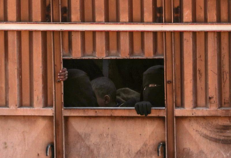 La guerra sigue sacudiendo Siria. La población del país convive día a día con los bombardeos y las pérdidas, materiales y humanas, que dejan tras de sí. La lucha en el último reducto del Estado Islámico en el país deja cientos de desplazados.