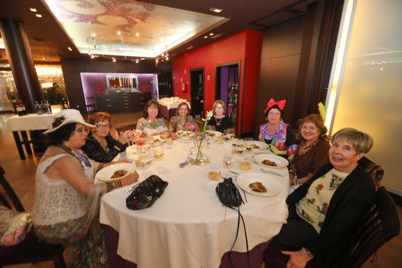 Los encuentros entre mujeres dominaron en la noche avilesina de Comadres.