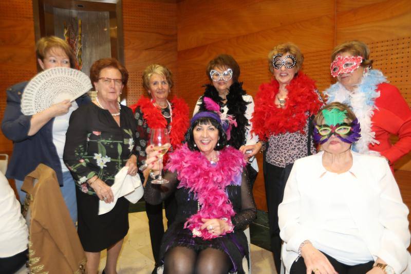 Los encuentros entre mujeres dominaron en la noche avilesina de Comadres.