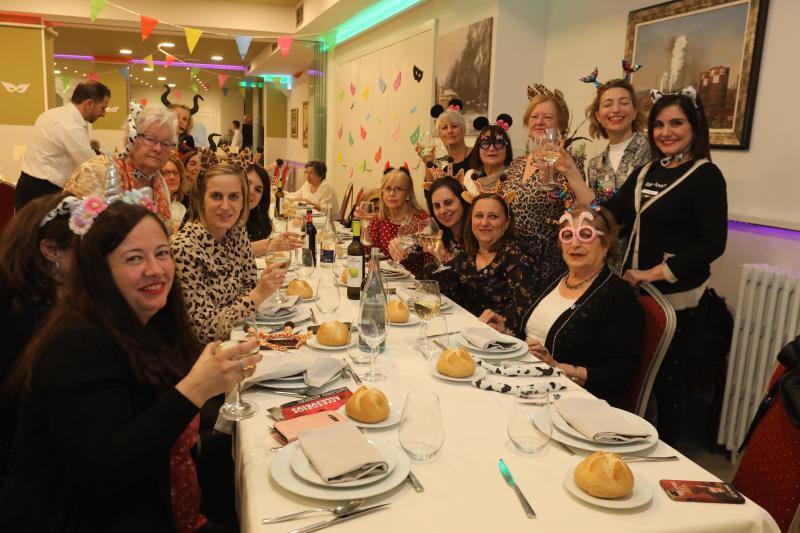 Los encuentros entre mujeres dominaron en la noche avilesina de Comadres.