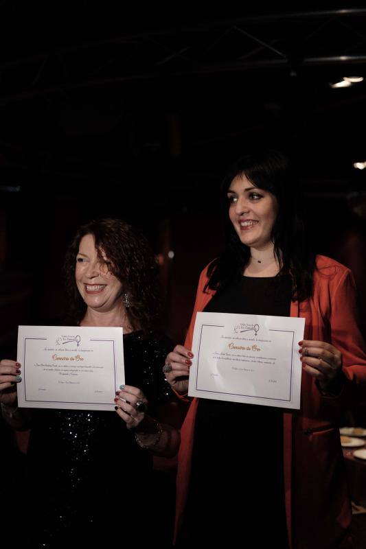 Hoy es la noche de las mujeres y Gijón lo sabe. El acto oficial, que tuvo lugar en la Sala Acapulco con la tertulia feminista, estuvo seguido por cenas y fiestas por todos los rincones de la ciudad.