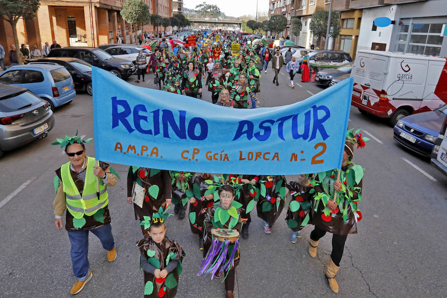 Como cada año, la zona oeste gijonesa comienza la fiesta del Antroxu por todo lo alto.