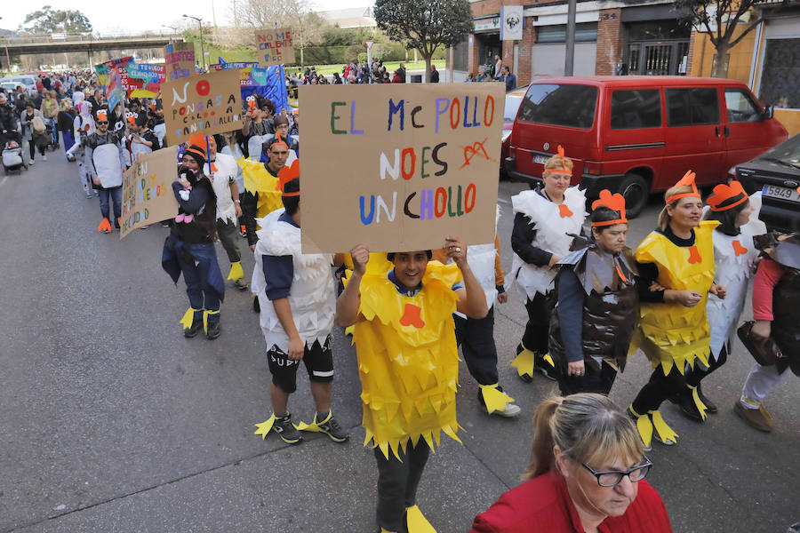 Como cada año, la zona oeste gijonesa comienza la fiesta del Antroxu por todo lo alto.