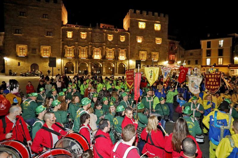 La responsabilidad recayó en esta ocasión en la compañía teatral quienes utilizaron la candidatura de la sidra a Patrimonio Cultural Inmaterial de la Humanidad como hilo conductor