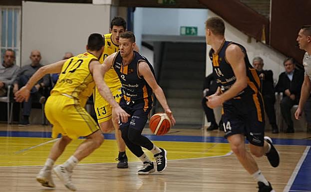 El Liberbank Oviedo se impone en el Pez Volador