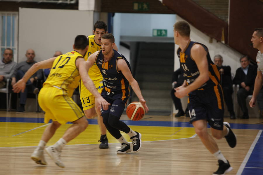 Con un gran acierto en el lanzamiento exterior los de Javi Rodríguez solventaron en el último cuarto su duelo ante el Real Canoe