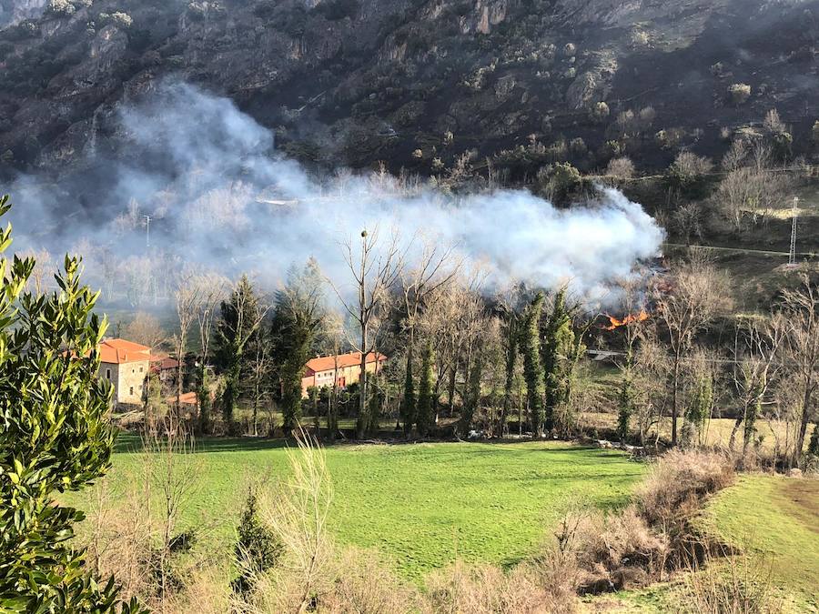 Una intensa oleada de incendios obliga a Asturias a solicitar la intervención del Ejército.