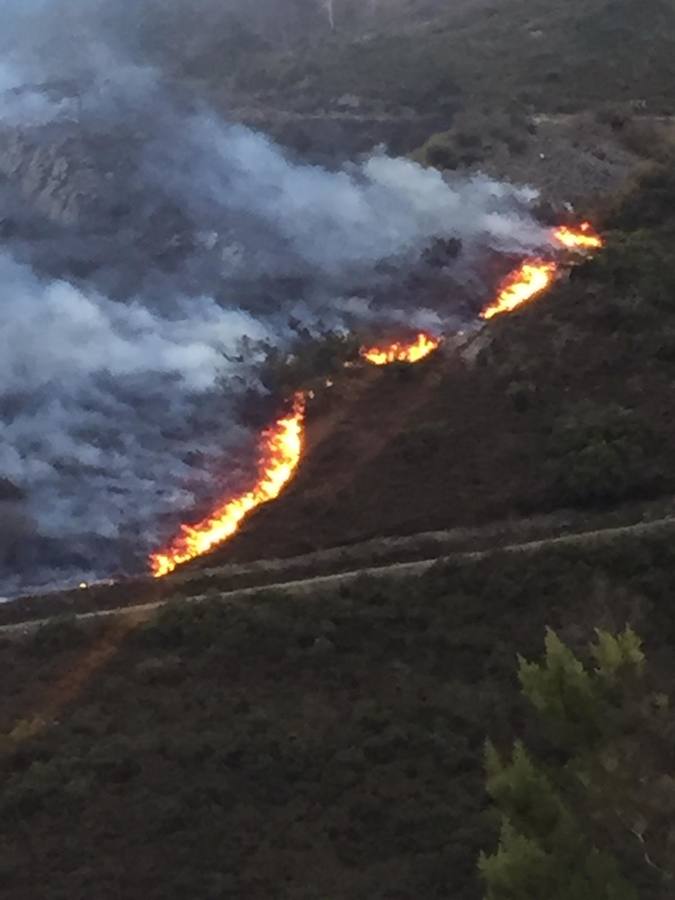 Una intensa oleada de incendios obliga a Asturias a solicitar la intervención del Ejército.