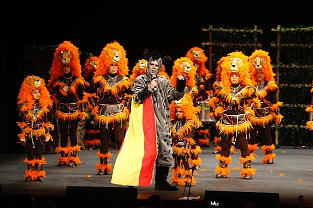 La charanga Los Acoplaos convirtió sus diez minutos de actuación en toda un reproche hacia todo lo «criticable» del panorama nacional... incluido el Rey emérito. 