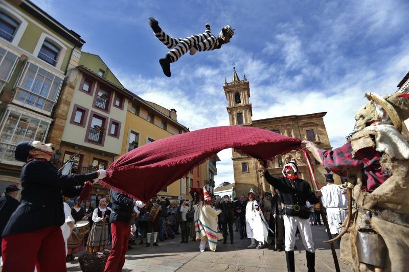 Los veinte personajes triunfaron con las trastadas del diañu y las bendiciones del cura