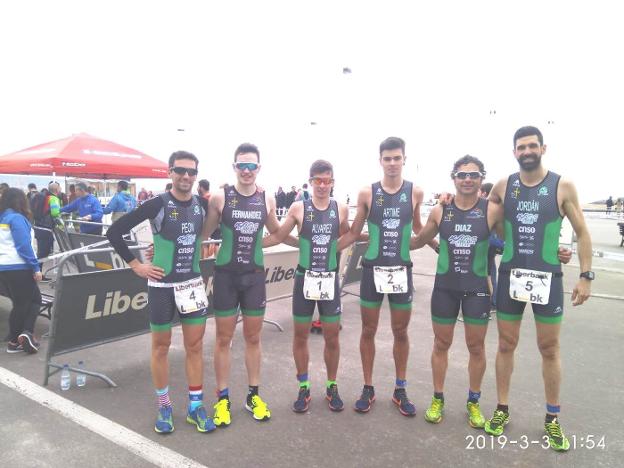 Los ganadores Marcos Peón, Luis Zapico, Carlos Álvarez, Koke Artime, Aurelio Díaz yJordán Silva. 