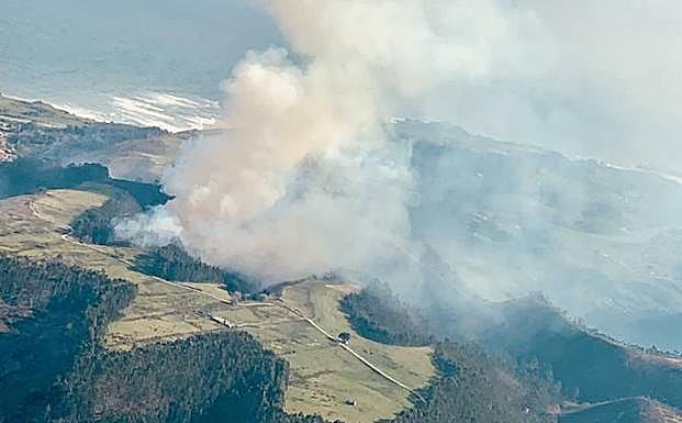 Los ecologistas califican de «grave desastre medioambiental» los incendios en Asturias