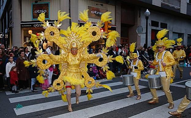 Gijón se vuelca en su Antroxu