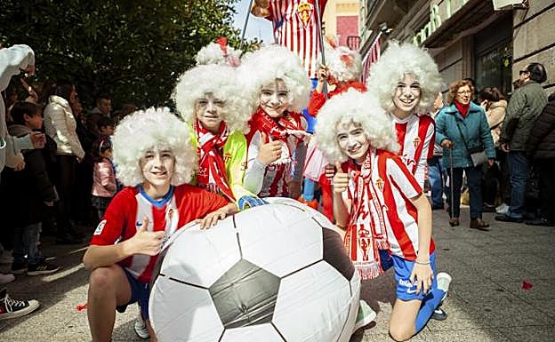 Los niños toman las calles en el Antroxu de Gijón