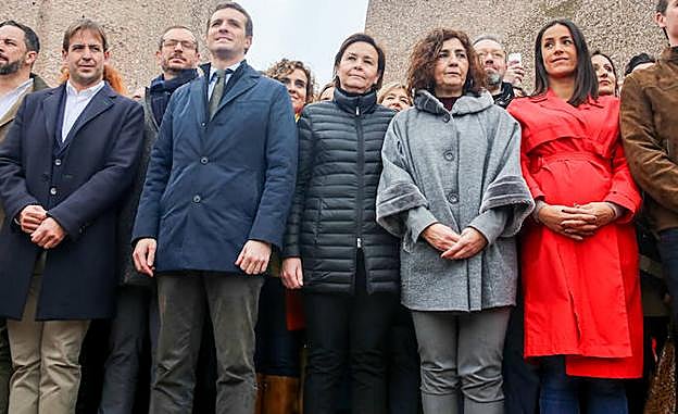 Pablo Casado y Carmen Moriyón, durante la manifestación por la unidad de España el pasado 10 de febrero. 