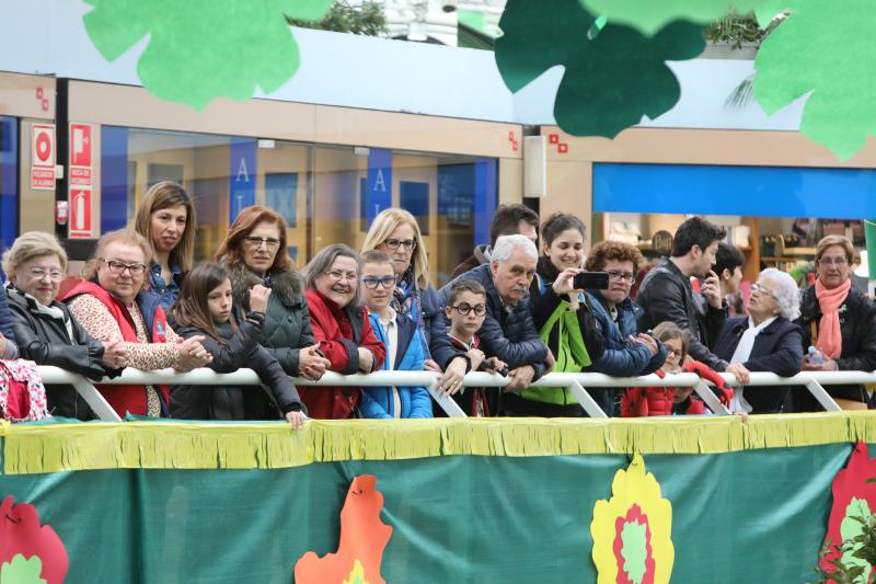 La nostalagia se impone en el concurso de disfraces del centro comercial El Atrio, donde triunfaron el Viaje a los años 60, Los jubilados de Versalles y Super Mario Kart.