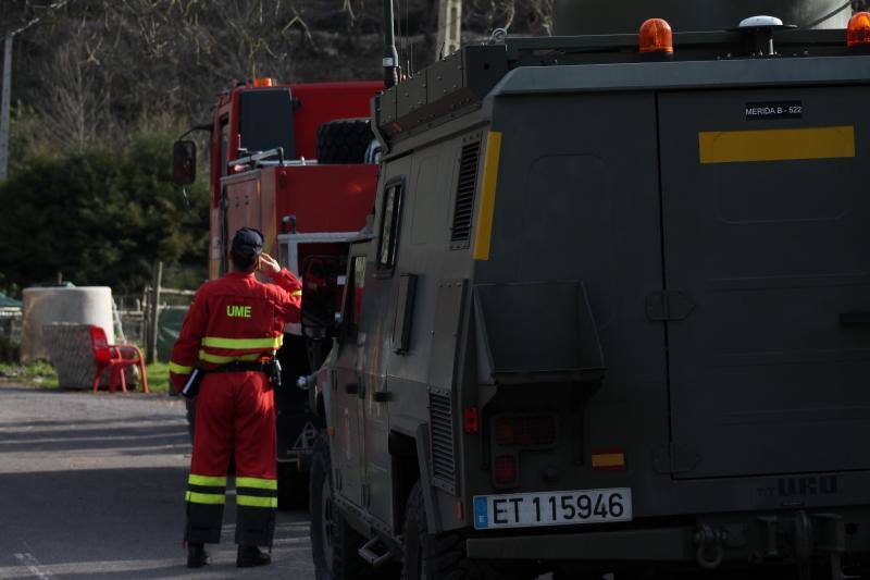 Fotos: Así trabaja la UME en el incendio de Llordón, en Cangas de Onís