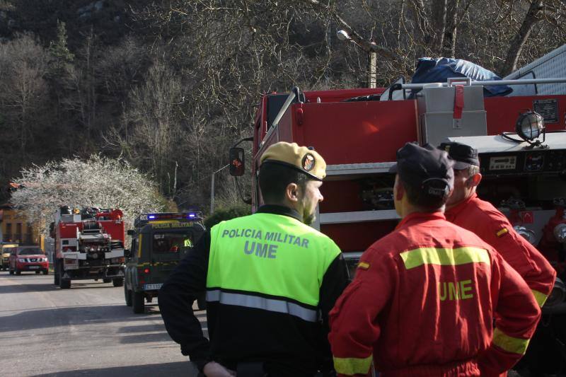 Fotos: Así trabaja la UME en el incendio de Llordón, en Cangas de Onís