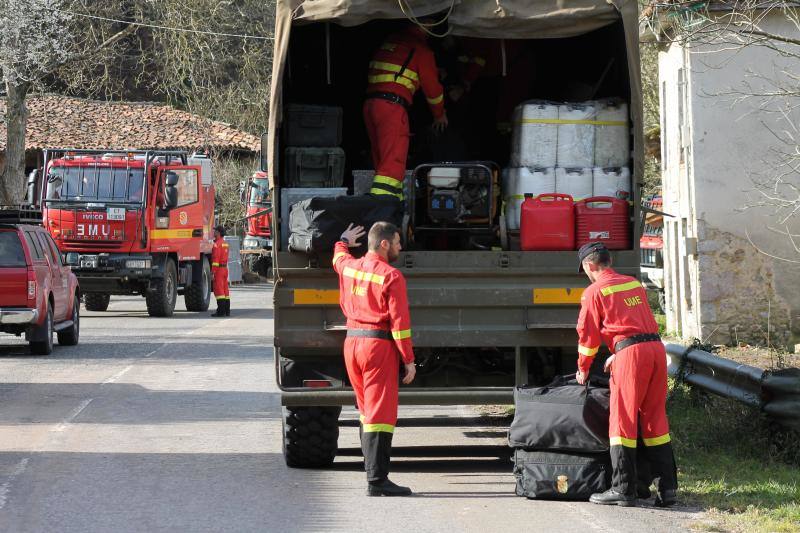 Fotos: Así trabaja la UME en el incendio de Llordón, en Cangas de Onís