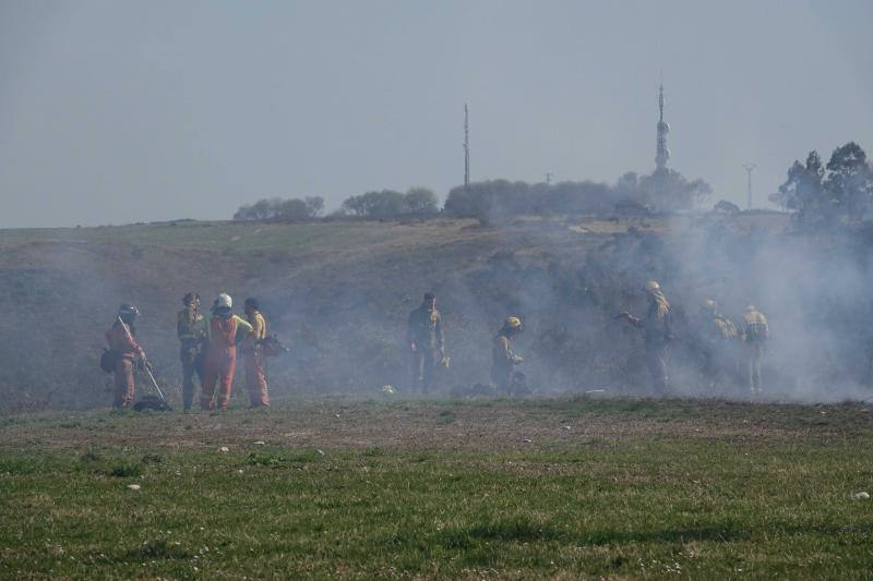 Un helicóptero del SEPA localizó a un incendiario quemando varios puntos del monte del concejo.