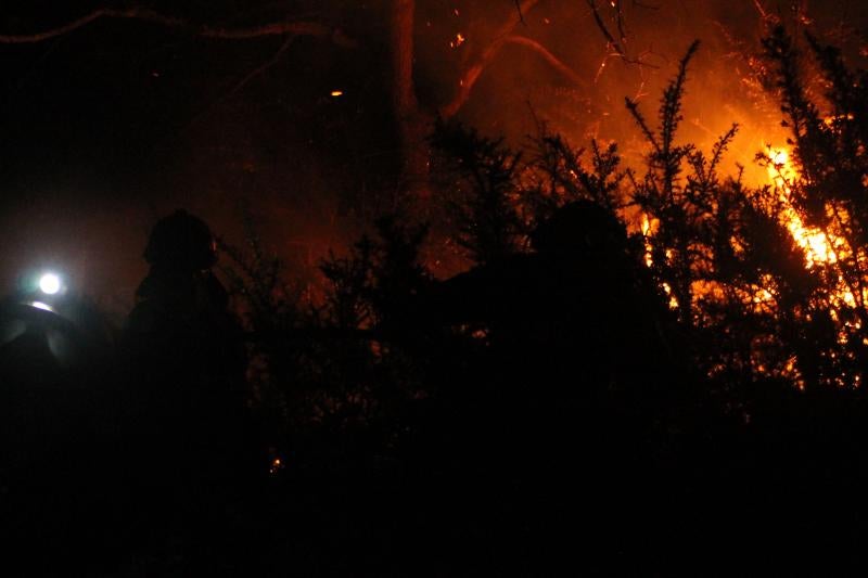 El fotógrafo de EL COMERCIO Xuan Cueto acompaña a la Unidad Militar de Emergencias en primera línea del fuego