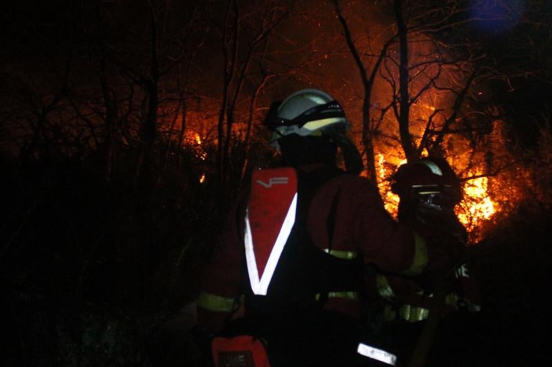 El fotógrafo de EL COMERCIO Xuan Cueto acompaña a la Unidad Militar de Emergencias en primera línea del fuego