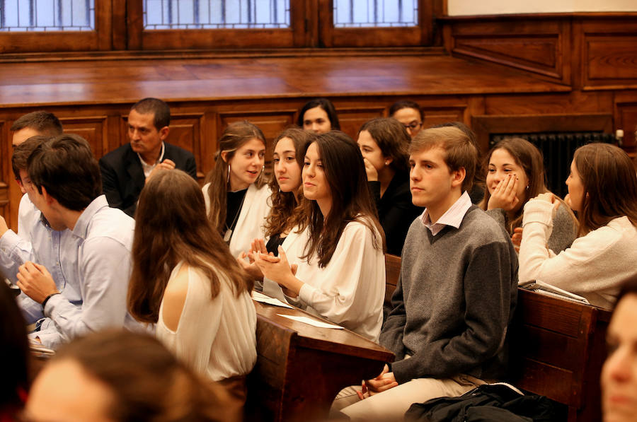 El proyecto Soundup del Colegio de Fomento Peñamayor se ha alzado con el primer premio en la categoría de menores de 17 años de STARTinnova, el programa de impulso de la cultura emprendedora de EL COMERCIO. En la categoría de segundo de Bachillerato y Formación Profesional se ha impuesto Imapro, del CIFP La Laboral, gracias a su propuesta de una compañía de mantenimiento para la Industria 4.0 de la región.