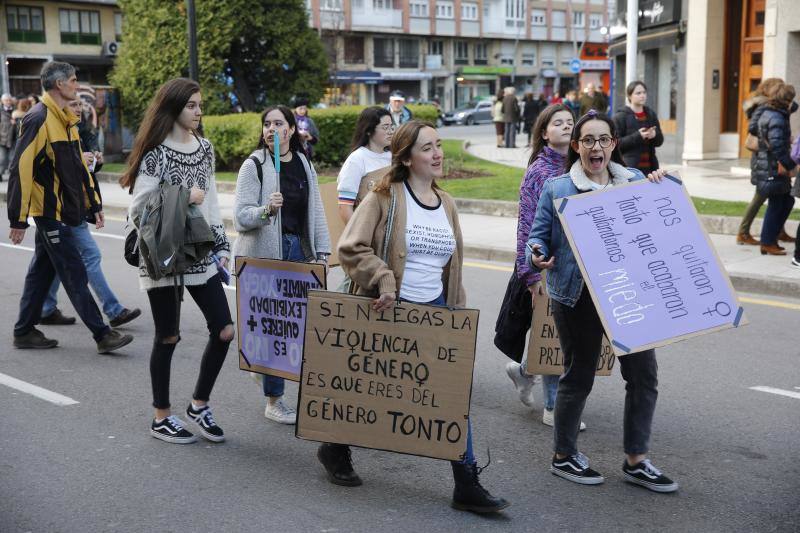 Cien mil personas reivindicaron el feminismo en Gijón en otra jornada histórica. Los carteles que portaban las manifestantes eran un claro símbolo de las protestas que inundaron la calle este viernes.