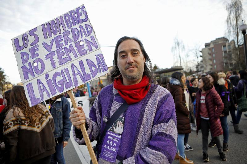 Cien mil personas reivindicaron el feminismo en Gijón en otra jornada histórica. Los carteles que portaban las manifestantes eran un claro símbolo de las protestas que inundaron la calle este viernes.