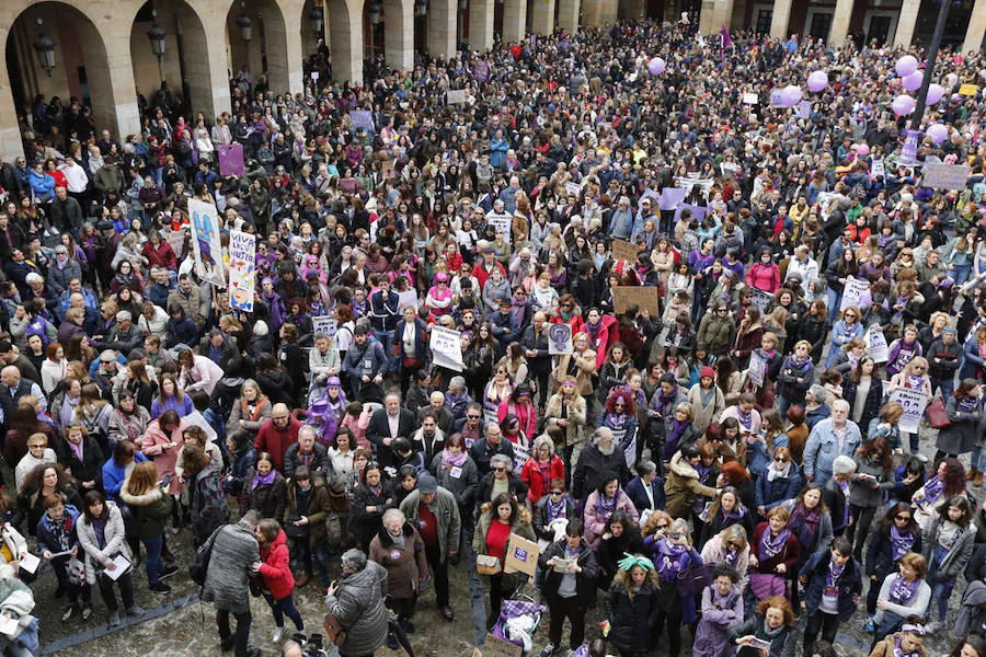 Más de cien colectivos respaldan una jornada reivindicativa en la que se han convocado concentraciones a mediodía ante varios ayuntamientos del Principado y una gran manifestación que partirá de la plaza de toros de Gijón a las 19 horas