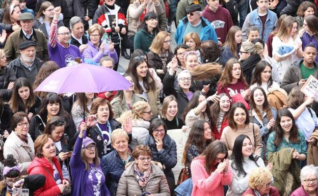 Día Internacional de la Mujer | «Seguiremos trabajando hasta que consigamos el mundo que queremos», sentencian en Avilés