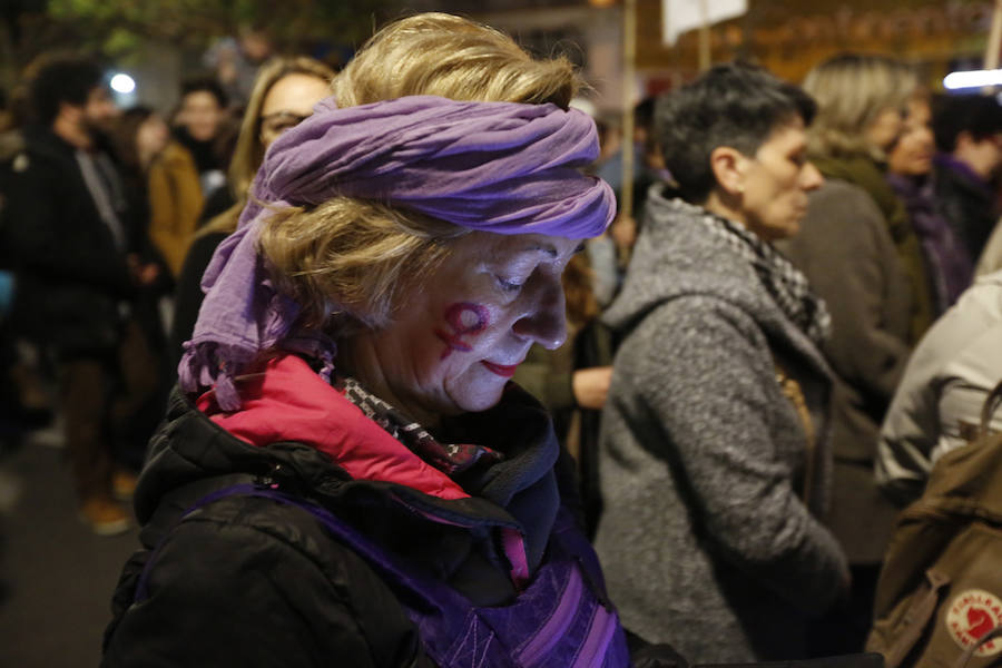 Miles de personas recorren las calles de la ciudad en la gran manifestación convocada en Asturias por el Día de la Mujer