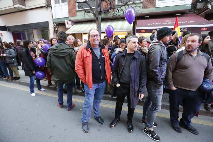 Miles de personas recorren las calles de la ciudad en la gran manifestación convocada en Asturias por el Día de la Mujer