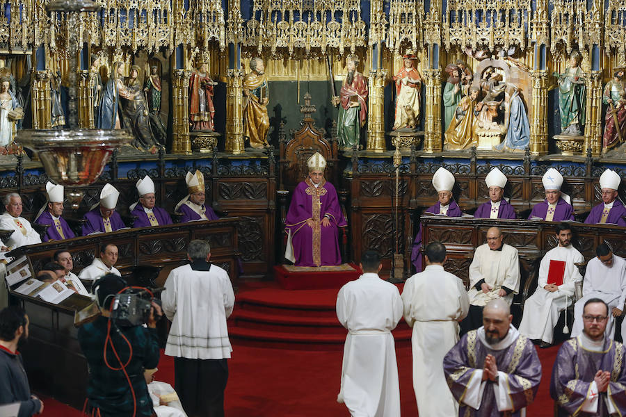 «Todos estamos preocupados por los escándalos que parecen no tener fin», aseguró el cardenal Angelo Becciu en una ceremonia abarrotada, donde el representante de la Santa Sede ha asegurado que «el mensaje de estos seminaristas mártires habla a España y habla a Europa con sus comunes raíces cristianas».